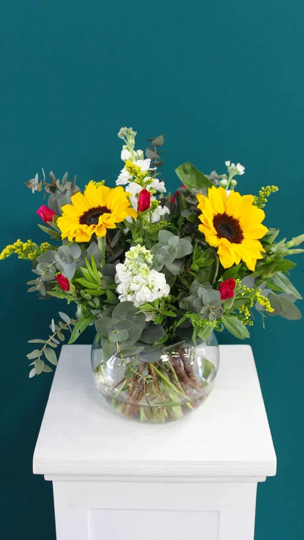 floraison_ilianthoi_kai_violetes_se_vazo_a
